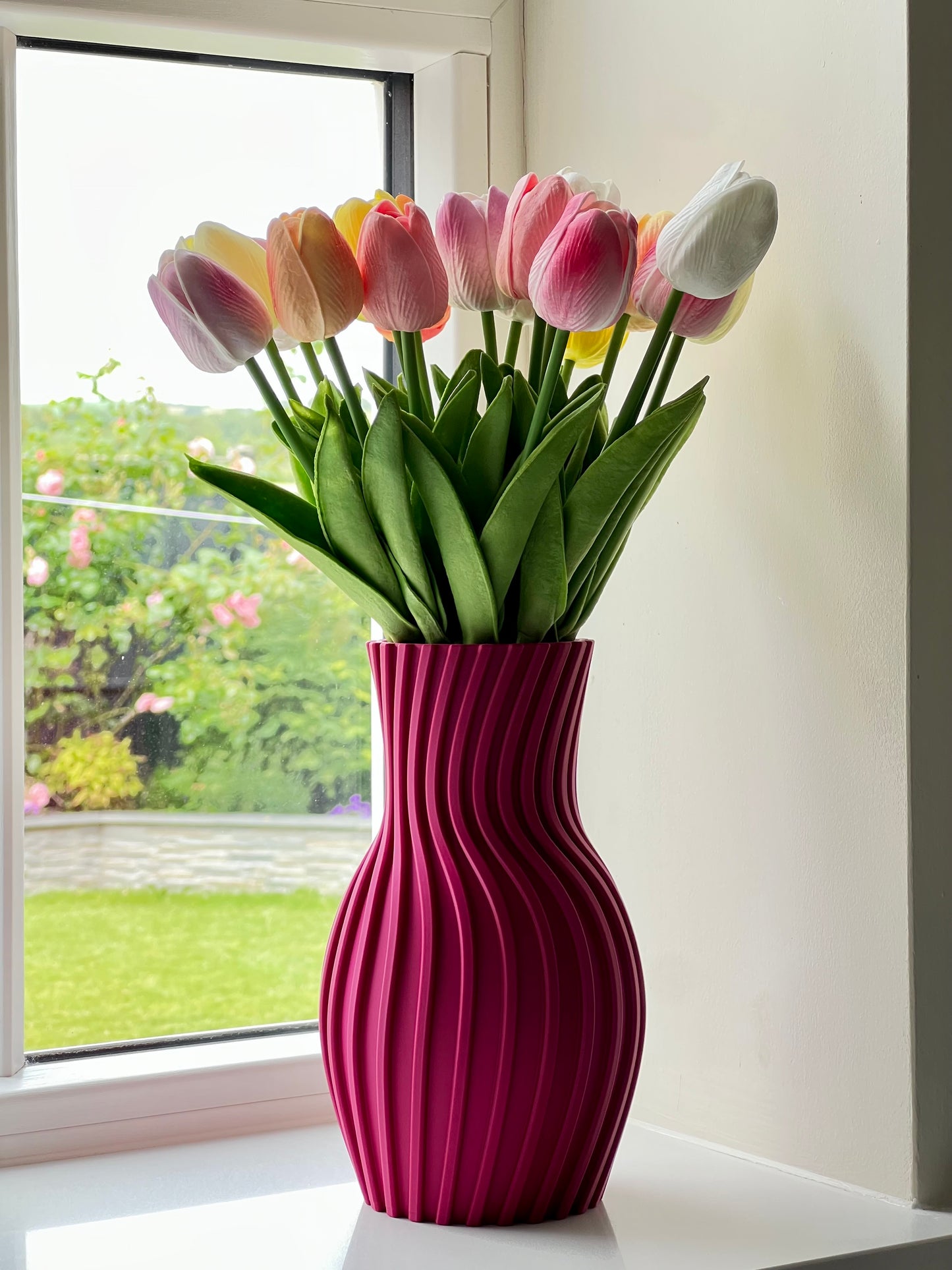 Willow Wavy Fluted Vase for LEGO® Flowers and Faux Stems