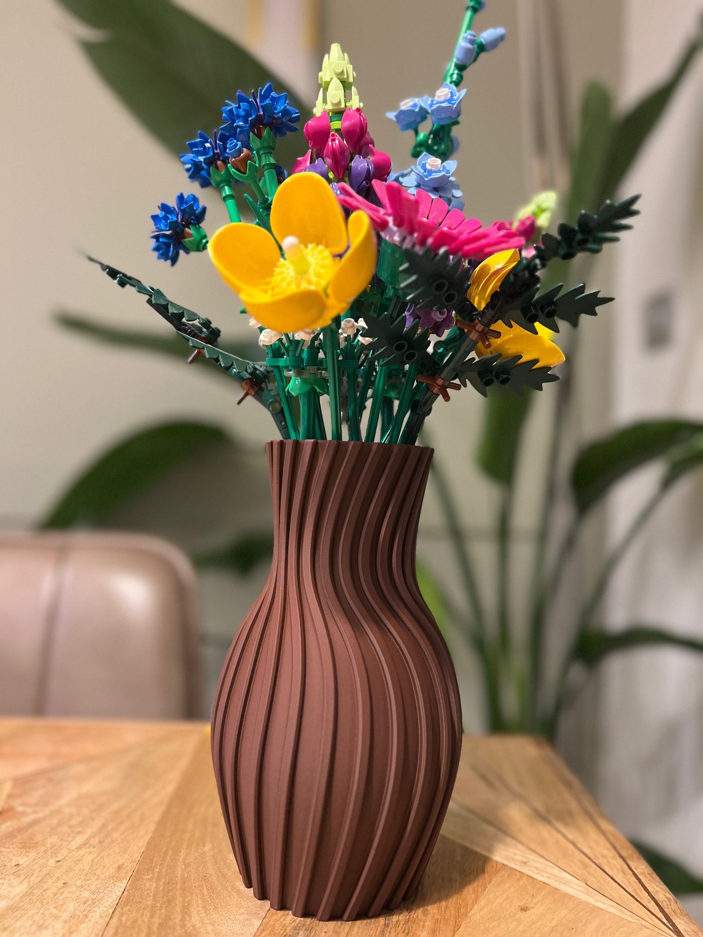 Willow Wavy Fluted Vase for LEGO® Flowers and Faux Stems