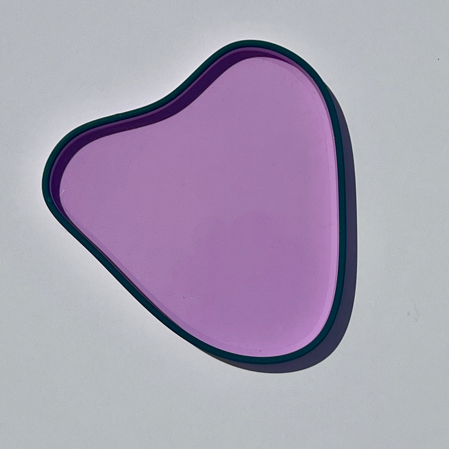 Lilac organic-shaped 3D printed trinket tray with purple and Morandi green edging.