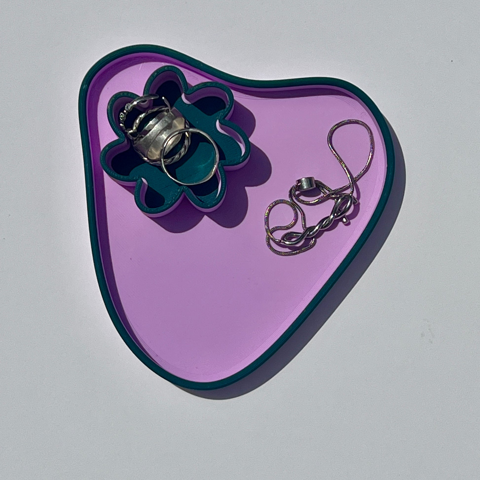 Lilac trinket tray with purple and Morandi green edging, paired with a matching flower-shaped jewellery dish.