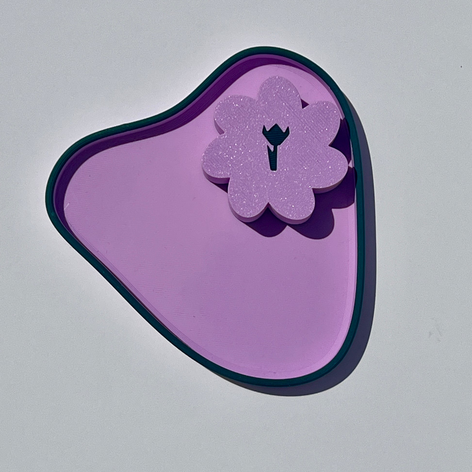 Nature-inspired lilac trinket tray with contrasting purple and Morandi green details and a matching flower-shaped mini dish.